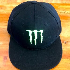 A monster energy hat